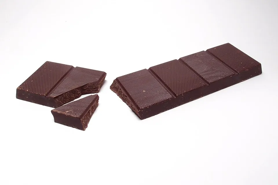 割ったダークチョコ