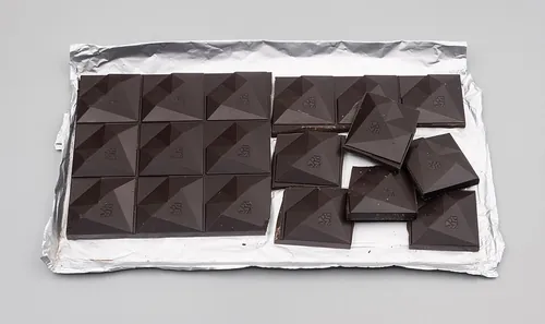 割ったダークチョコ
