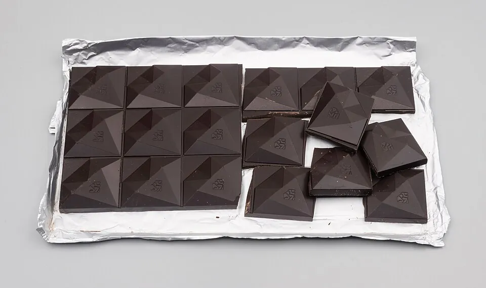 割ったダークチョコ