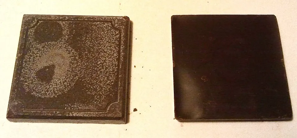 表面が白っぽくなった板チョコ